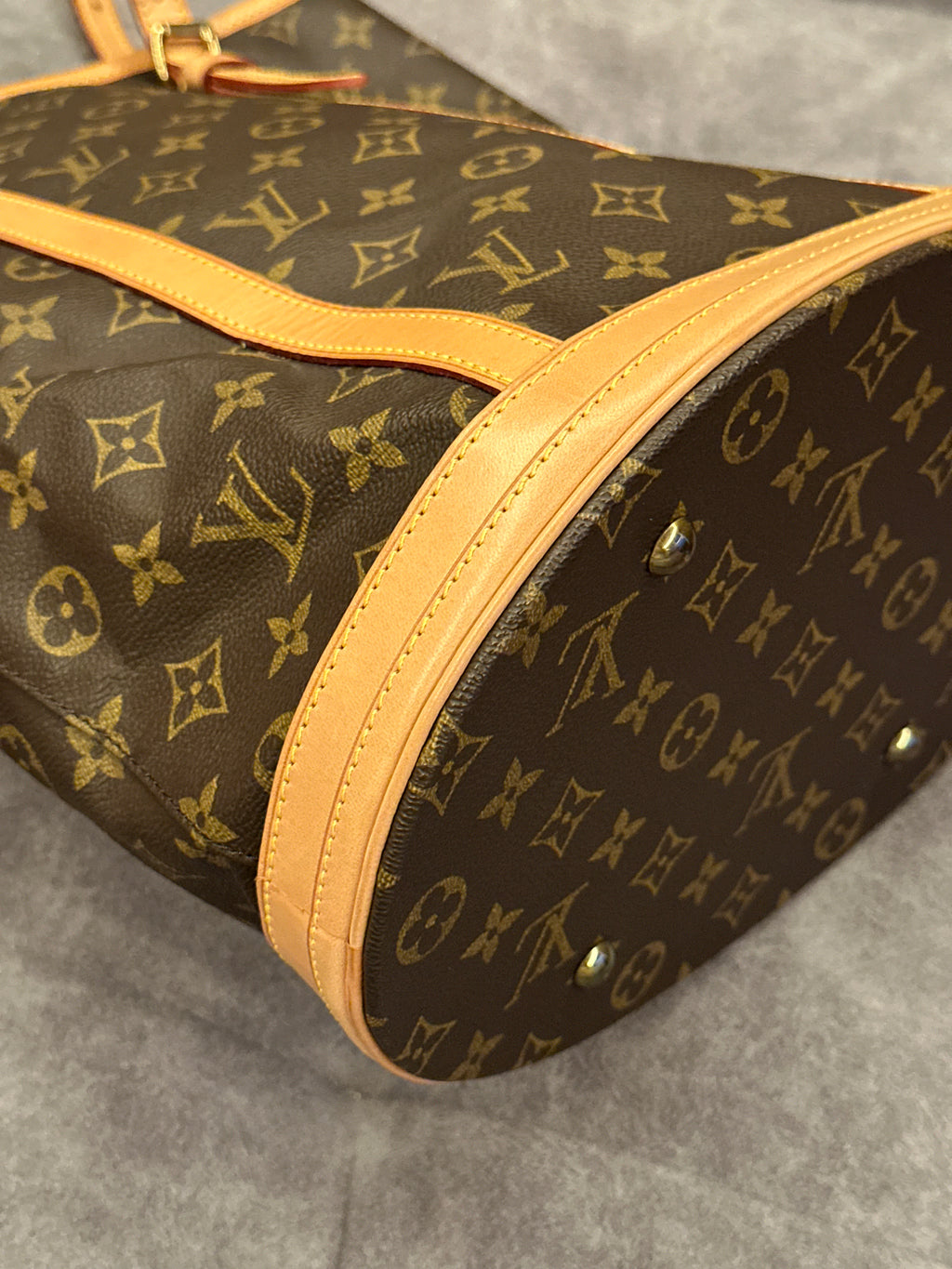 Louis Vuitton Bucket GM Monogram Canvas