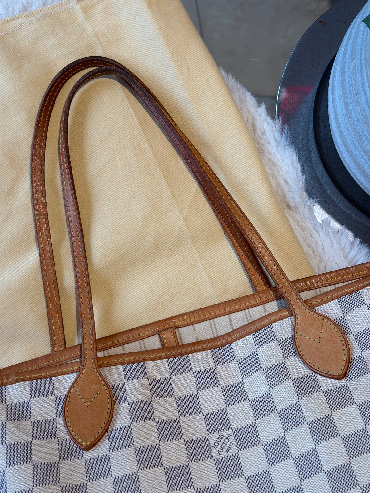 Louis Vuitton Neverfull MM in Damier Azur Canvas