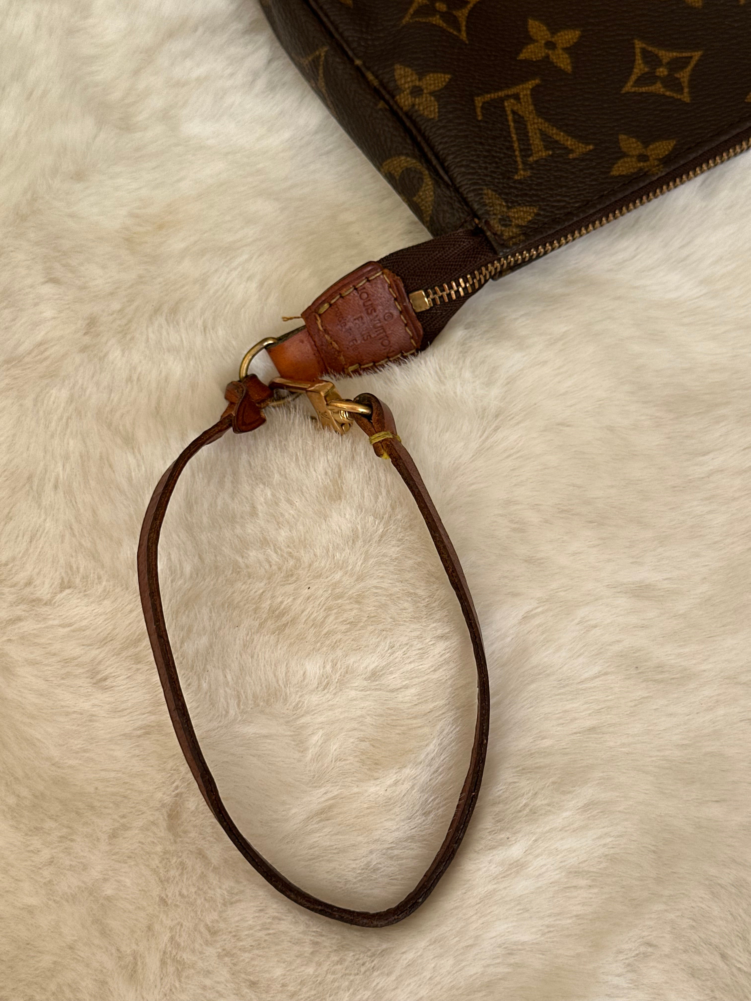 Louis Vuitton Vintage Pochette Accessories in Monogram