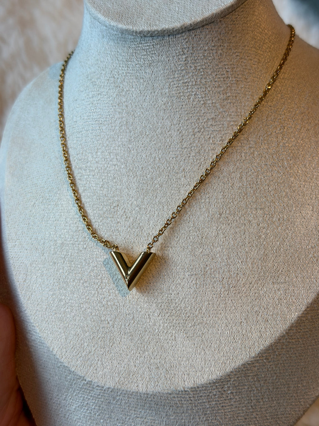 Louis Vuitton Essential V Necklace in Gold