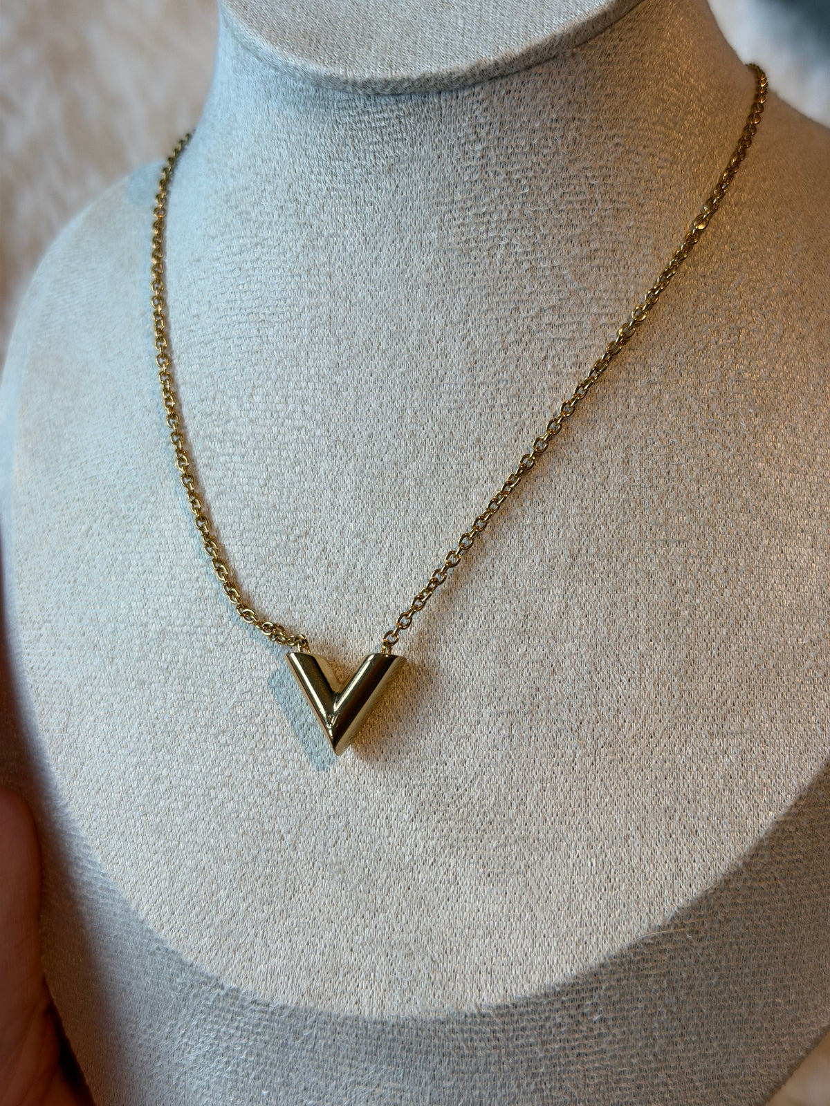 Louis Vuitton Essential V Necklace in Gold