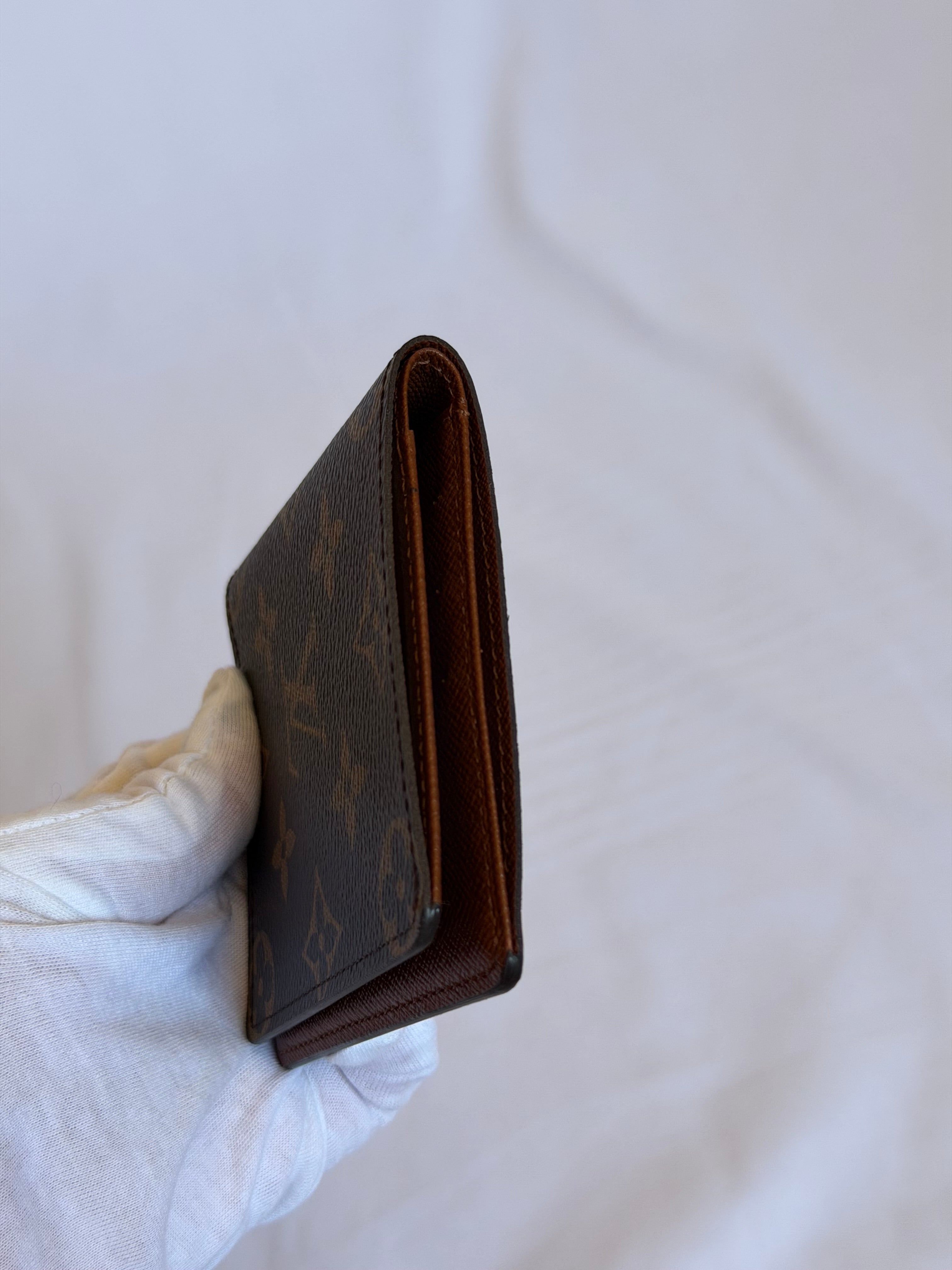 Louis Vuitton Wallet in Monogram Canvas