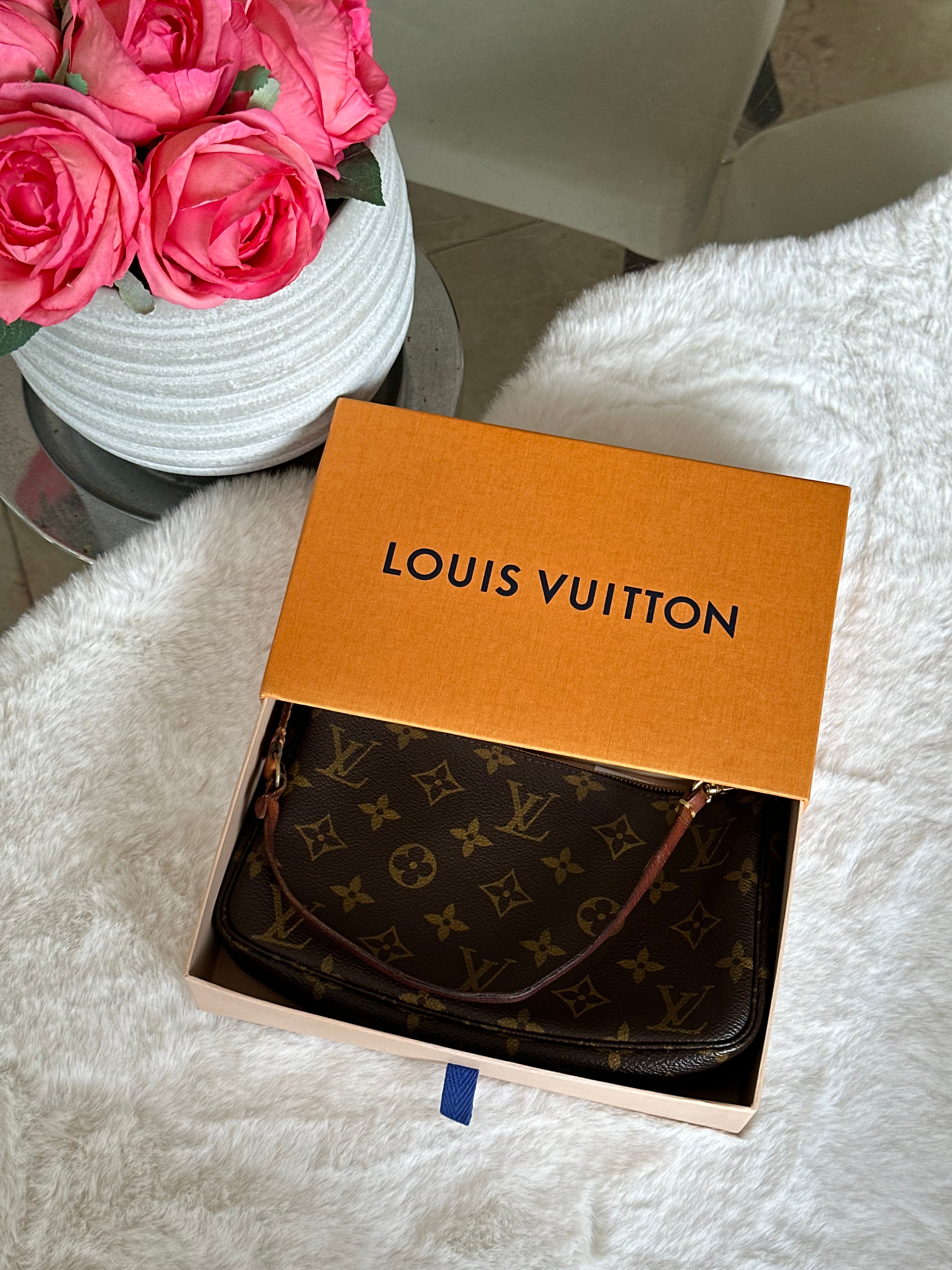 Louis Vuitton Vintage Pochette Accessories in Monogram