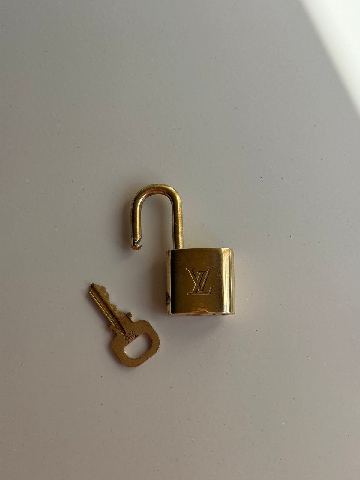 Louis Vuitton Lock & Key - 316