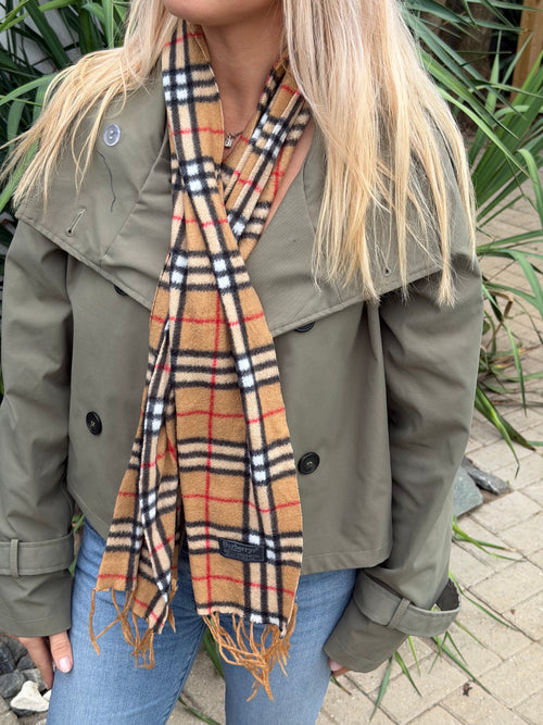 Burberry Classic Lambswool Scarf in Camel Nova Check