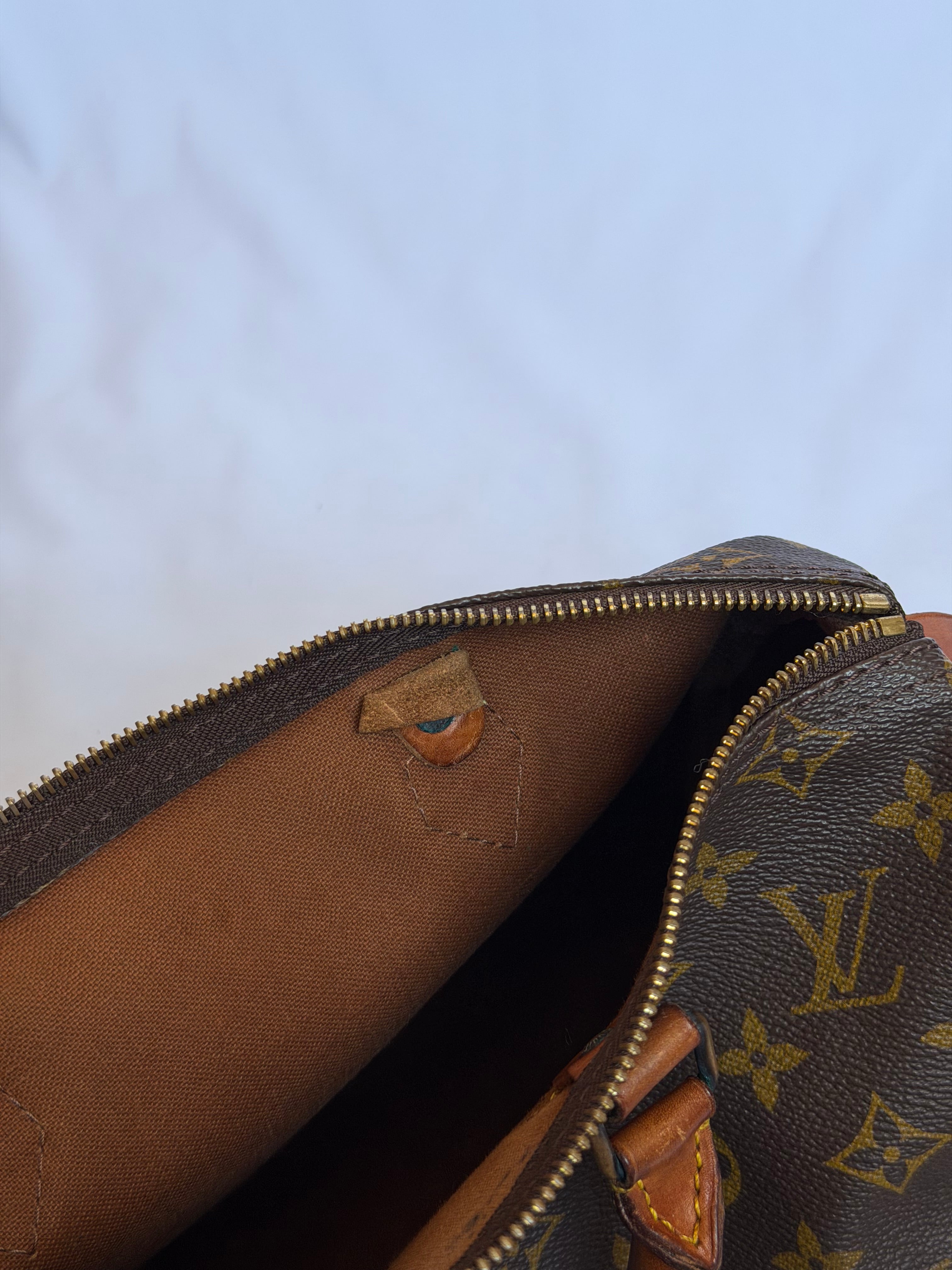 Louis Vuitton Vintage Speedy 30 in Monogram Canvas
