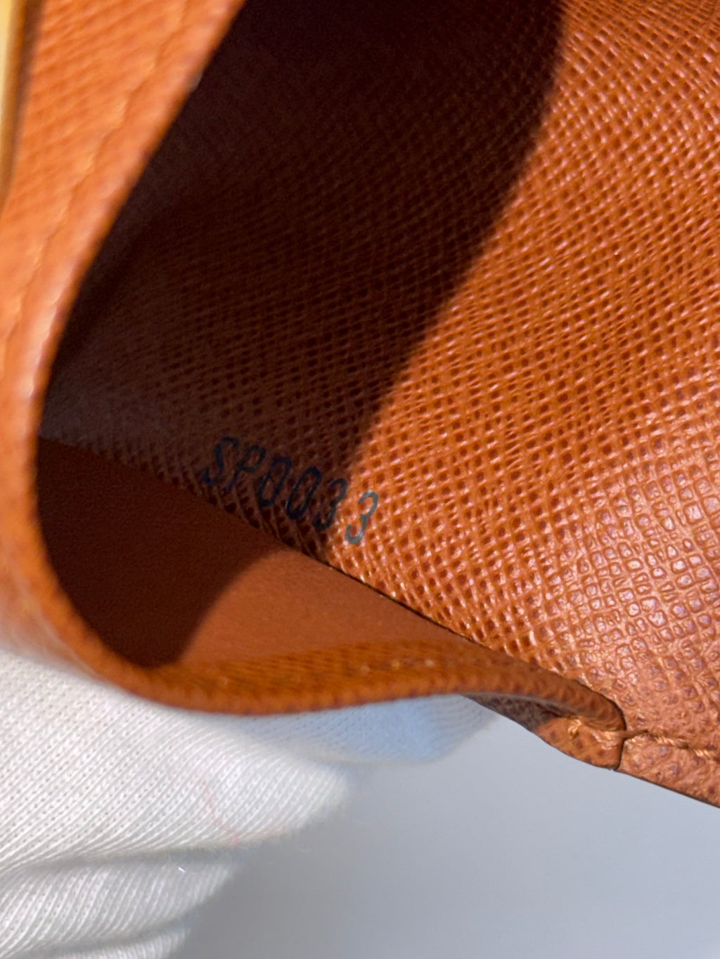 Louis Vuitton 6 Key Holder in Monogram Canvas