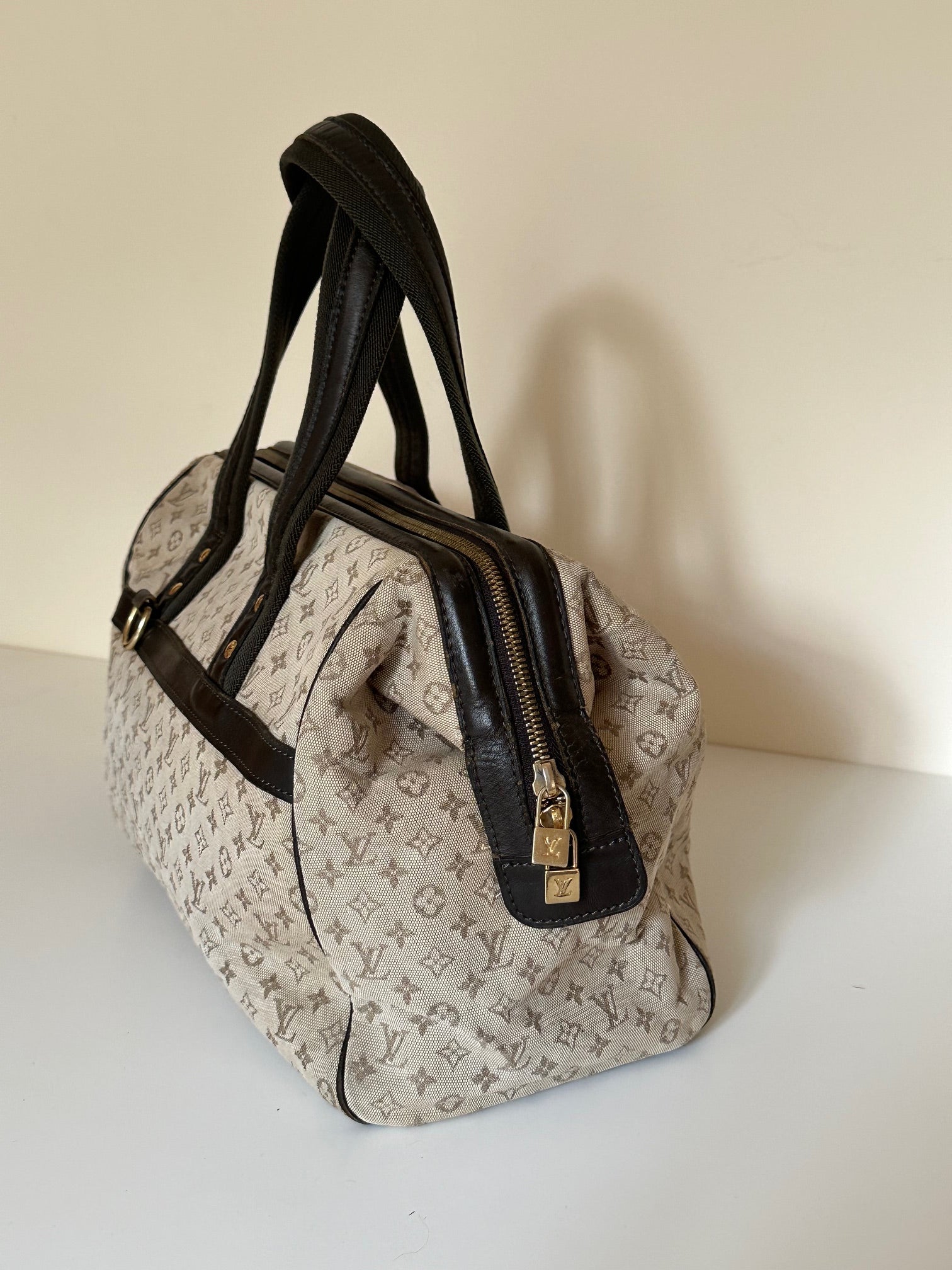 Louis Vuitton Josephine GM in Beige Canvas