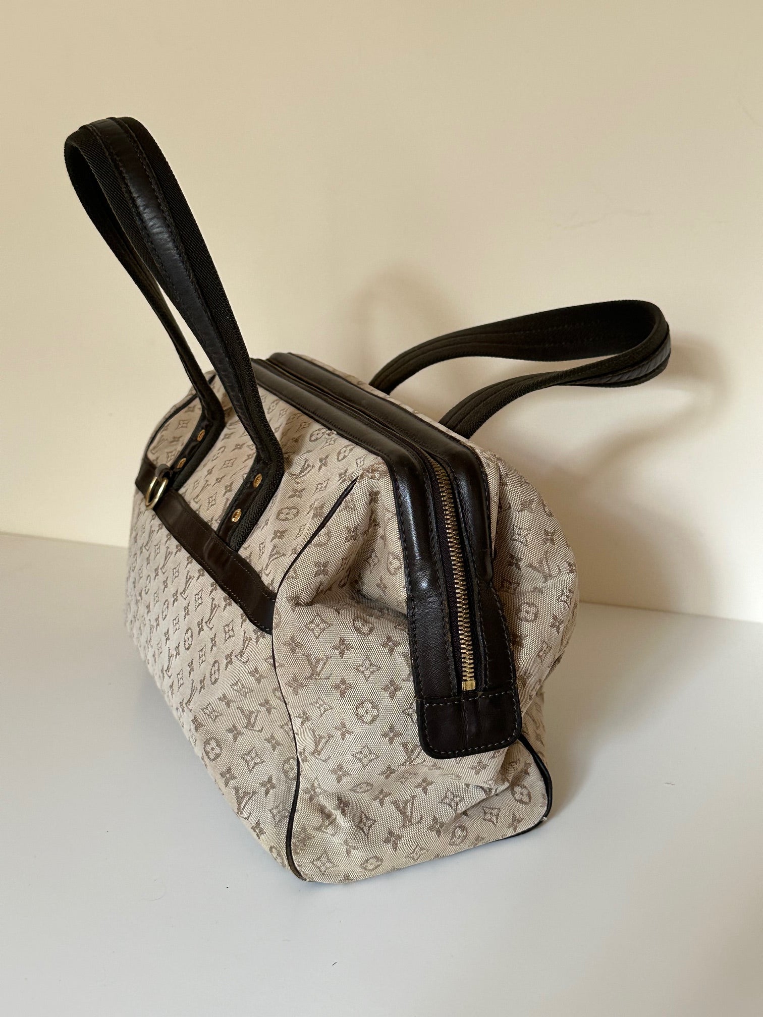 Louis Vuitton Josephine GM in Beige Canvas