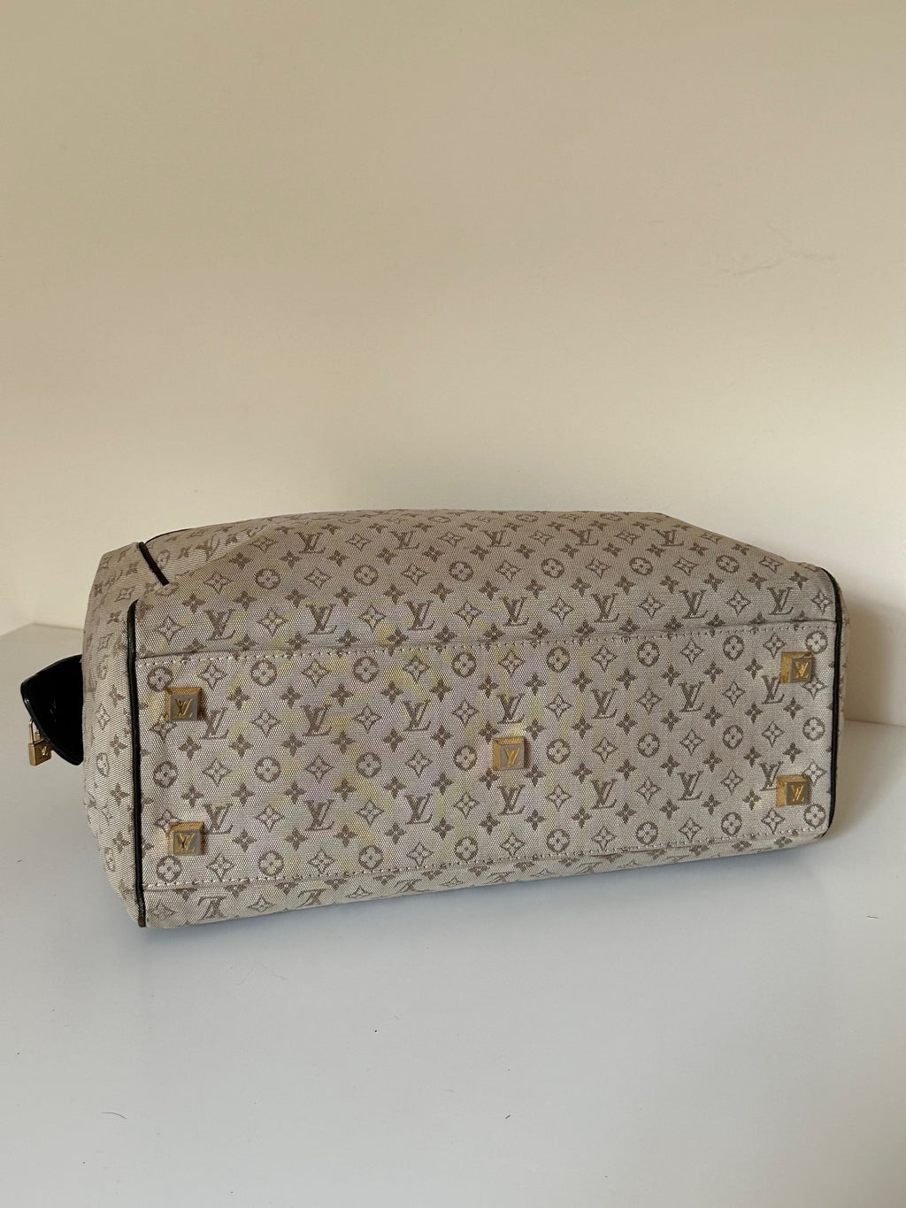 Louis Vuitton Josephine GM in Beige Canvas