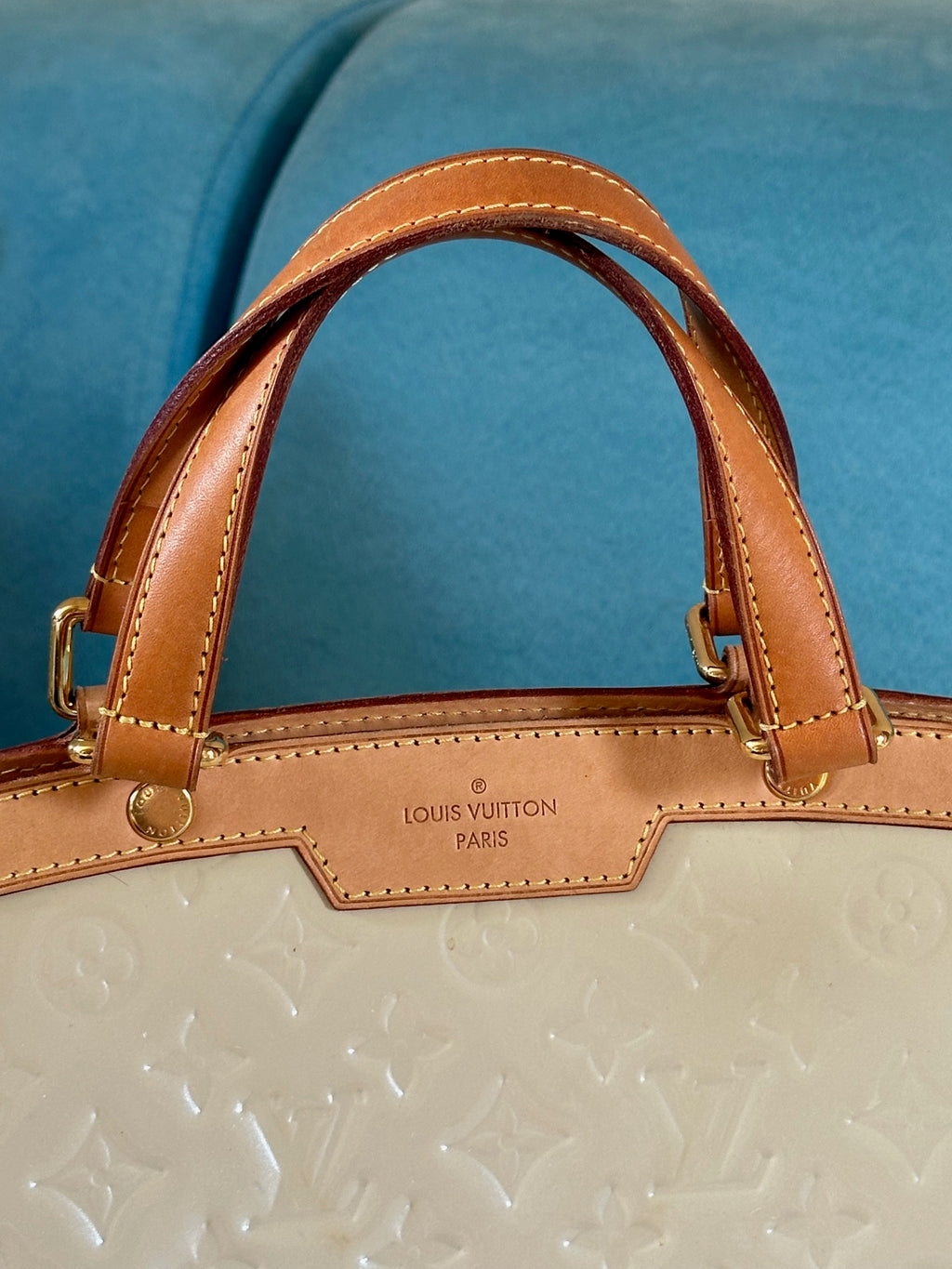 Louis Vuitton Brea MM in Cream Monogram Vernis Leather with Dust Bag and Long Strap