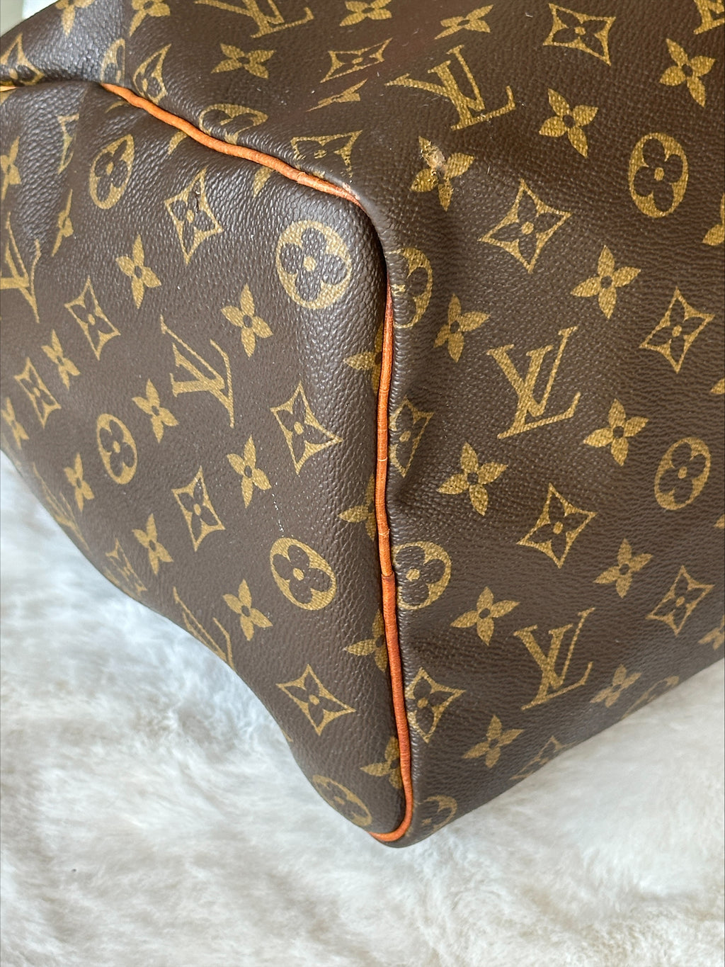 Louis Vuitton Speedy 40 in Monogram Canvas with Lock & Key