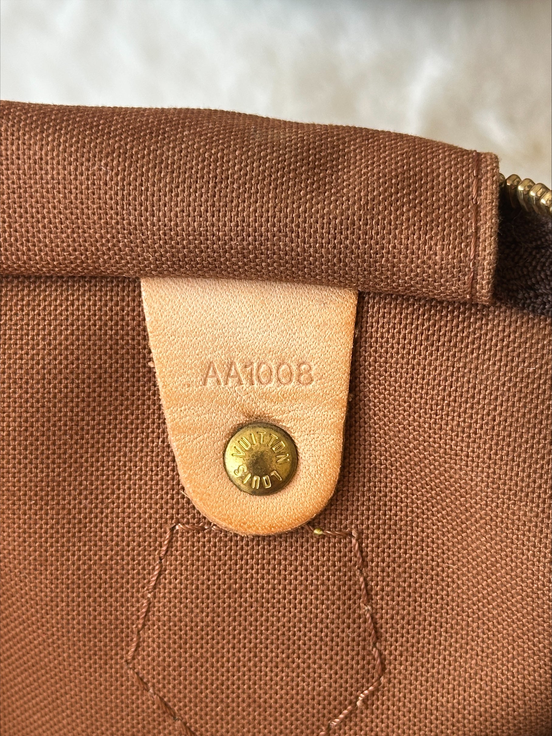 Louis Vuitton Speedy 40 in Monogram Canvas with Lock & Key
